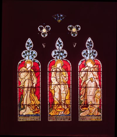 Drei trompetende Engel, Fenster im südlichen Seitenschiff, hergestellt von Morris, Marshall, Faulkner und Co. von Edward Burne Jones